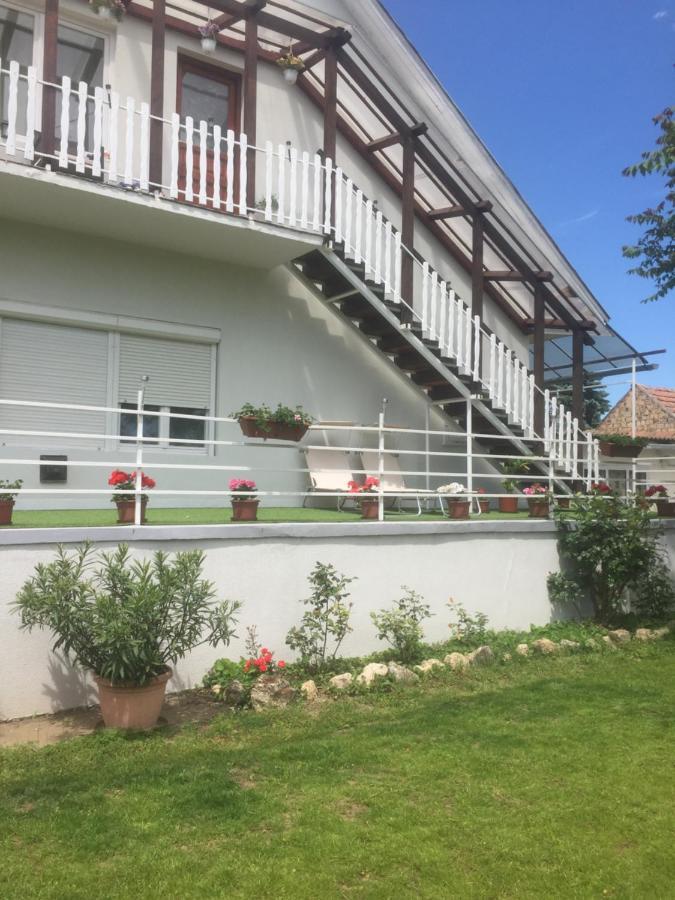 Lelle-Kert Apartman 01 Balatonlelle Exterior foto